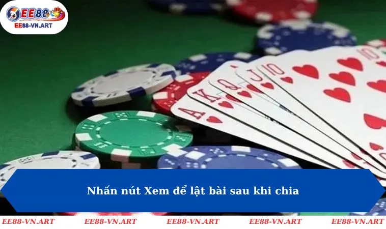 Nhấn nút Xem để lật bài sau khi chia